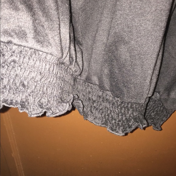 Woman’s blouse - Picture 2 of 4